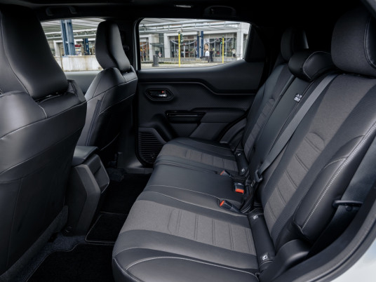 2026_Toyota Urban Cruiser Graphite Grey FWD_Interior and Details_018_ld