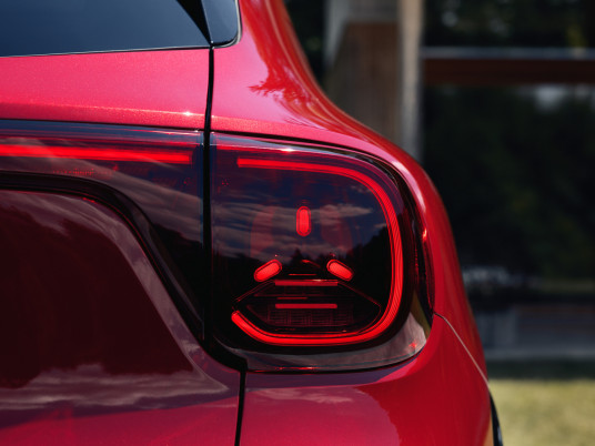 Der neue elektrische Mercedes-Benz GLA.Exterieur: MANUFAKTUR Patagonienrot MetallicInterieur: ARTICO man-made leather/MICROCUT microfibre black//The all-new Mercedes-Benz GLA electric.Exterior: MANUFAKTUR patagonia red metallicInterior: ARTICO ma