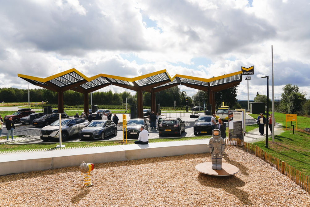 Fastned opening Galaxia Libin -11_LD