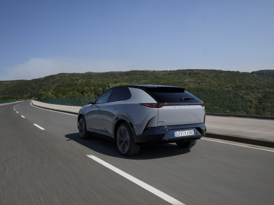 mazda_cx-6e_germany_slp_ag_act_08_highres_ld