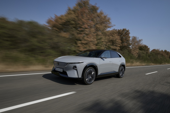 mazda_cx-6e_germany_slp_ag_act_14_highres_ld