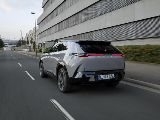 mazda_cx-6e_germany_slp_ag_act_23_highres_ld
