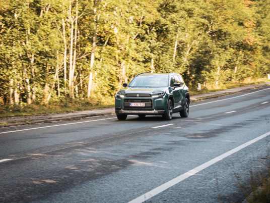 Suzuki Across 2026 PHEV 0001