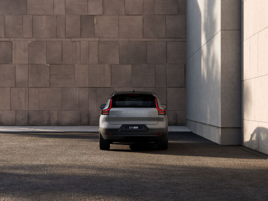 The_New_Volvo_EX40_Exterior_FullRear