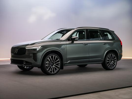 The_Volvo_XC90_Studio_Front_34_ld