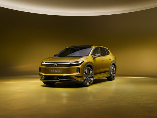 01_VW_ID4_Style_3_4_Front_FS