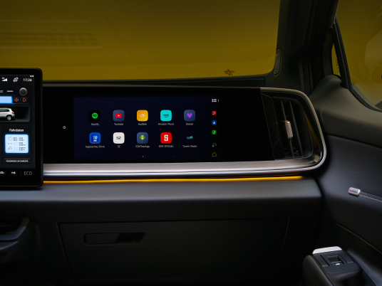 10_VW_ID4_Style_Detail_Co_Driver_Display