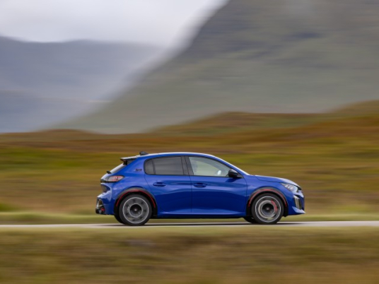 PEUGEOT_E208GTITESTDRIVE_0635 (Petite)